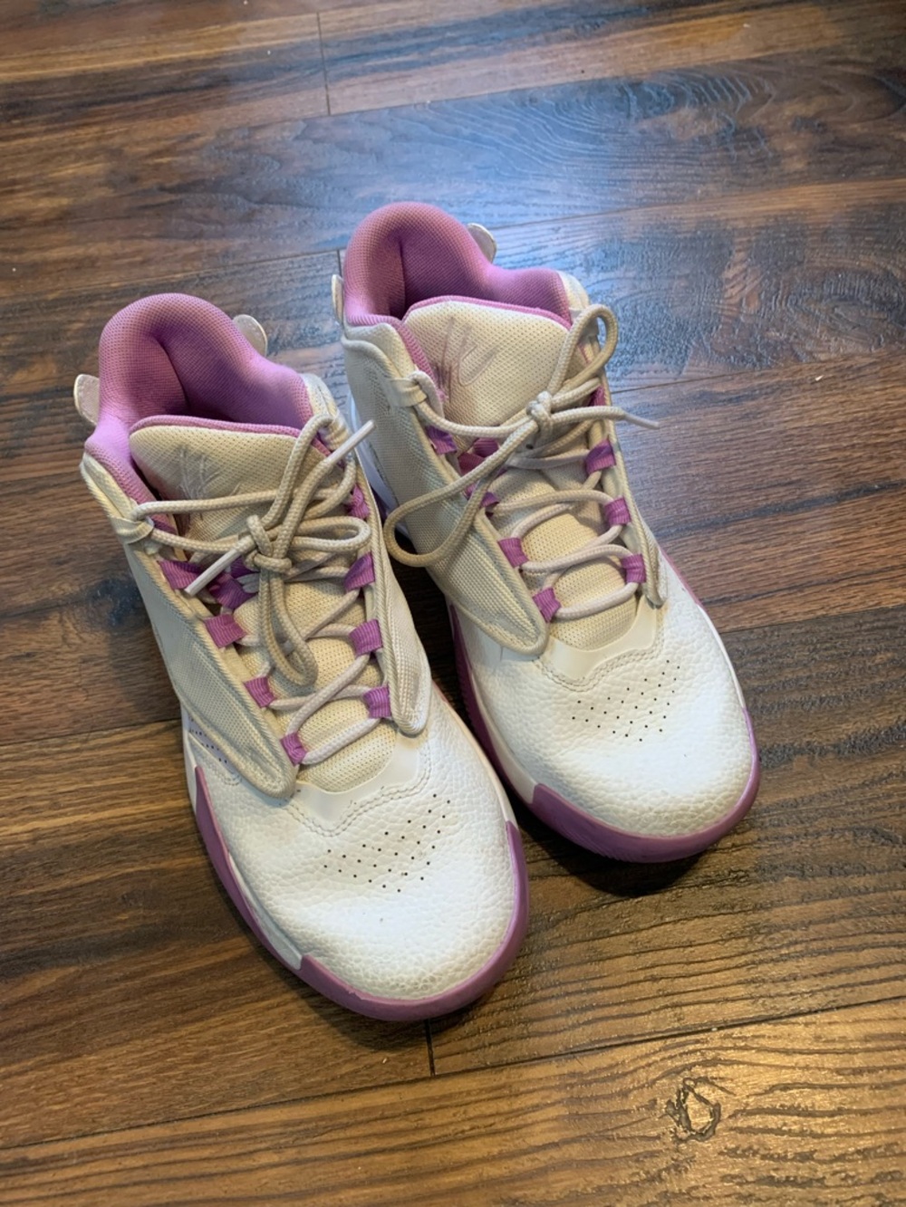 Jordan White and Purple Max Aura 4 - Picture 3 of 8